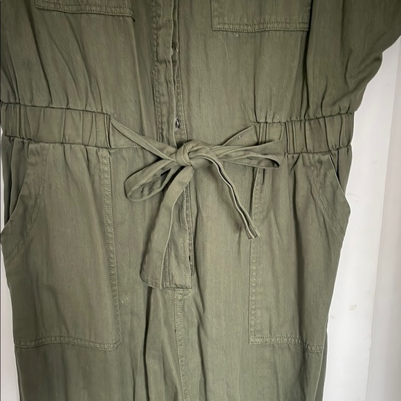 Universal Thread Green Jumpsuit with Collared Neckline and Adjustable Waist - Picture 5 of 8
